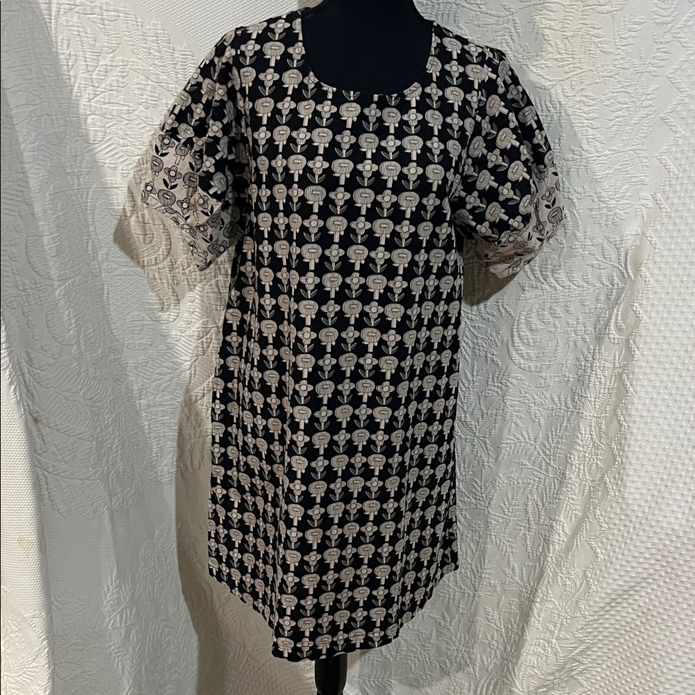 Uncle Frank Pop Flower Black and Ivory Patterned‎ Dress, size medium